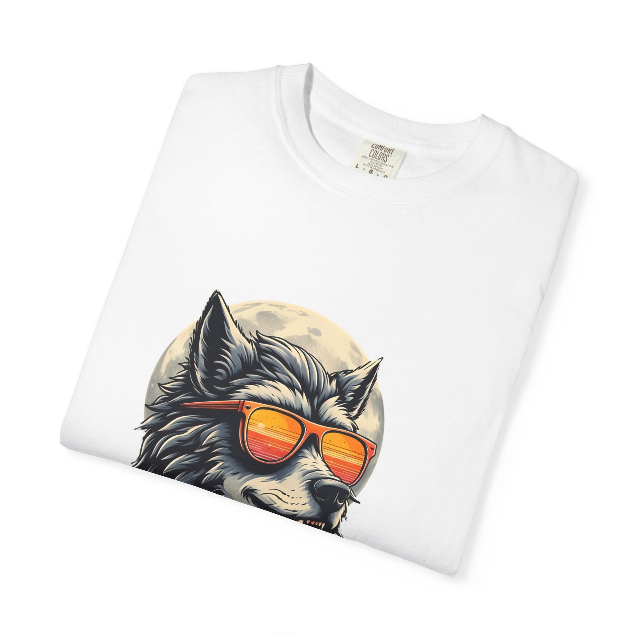 Howl at the Moon Graphic Tee, Unisex T-Shirt for Wolf Lovers, Cool Summer Style, Perfect Birthday Gift, Funky Retro Apparel