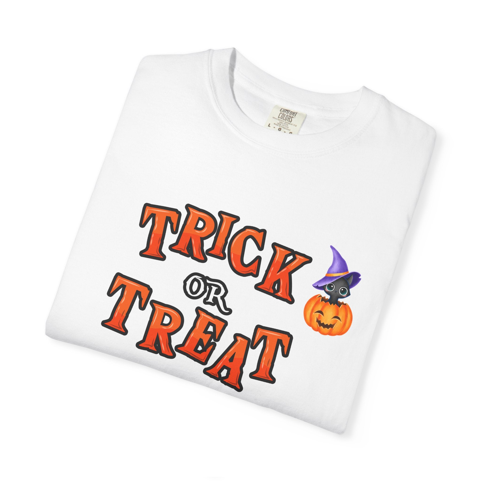 Trick or Treat Ghost T-Shirt - Perfect for Halloween, Spooky Season Wear, Fun Costume, Unisex Tee, Halloween Party Apparel